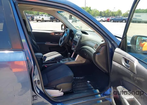 2011 Subaru Forester 2.5X Premium из США, поврежденный, VIN JF2SHADC8BH765474